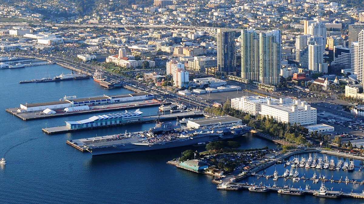 SanDiego_USSMidway_01_USS-