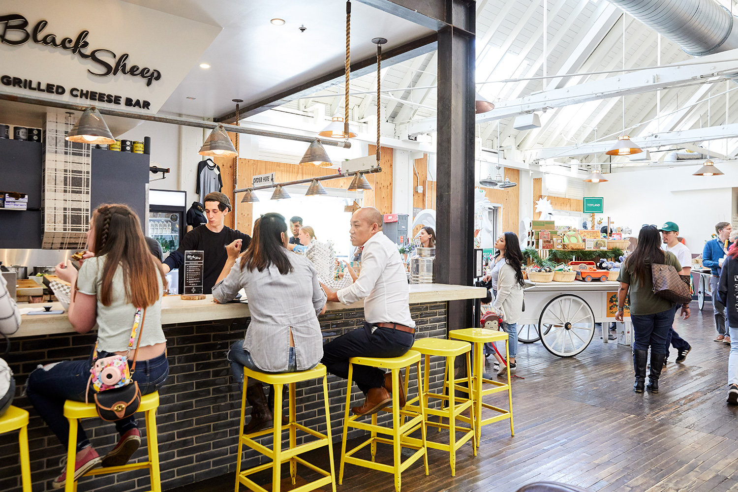 Anaheim Packing District 歴史あるフルーツ箱詰め工場を改装した複合施設 plusroadtrip