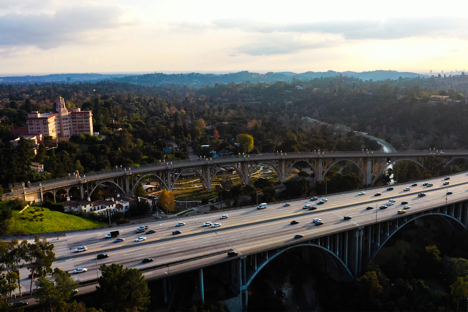 Colorado Street Bridge｜ルート66の歴史を持つ、映画にも登場する