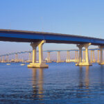 Rogue–Umpqua Scenic Byway｜2つの景観河川をつなぐ、滝と渓谷の森林ルート