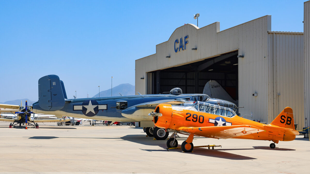 CAF SoCal｜飛行可能な歴史的戦闘機が並ぶカマリロ空港内の航空博物館