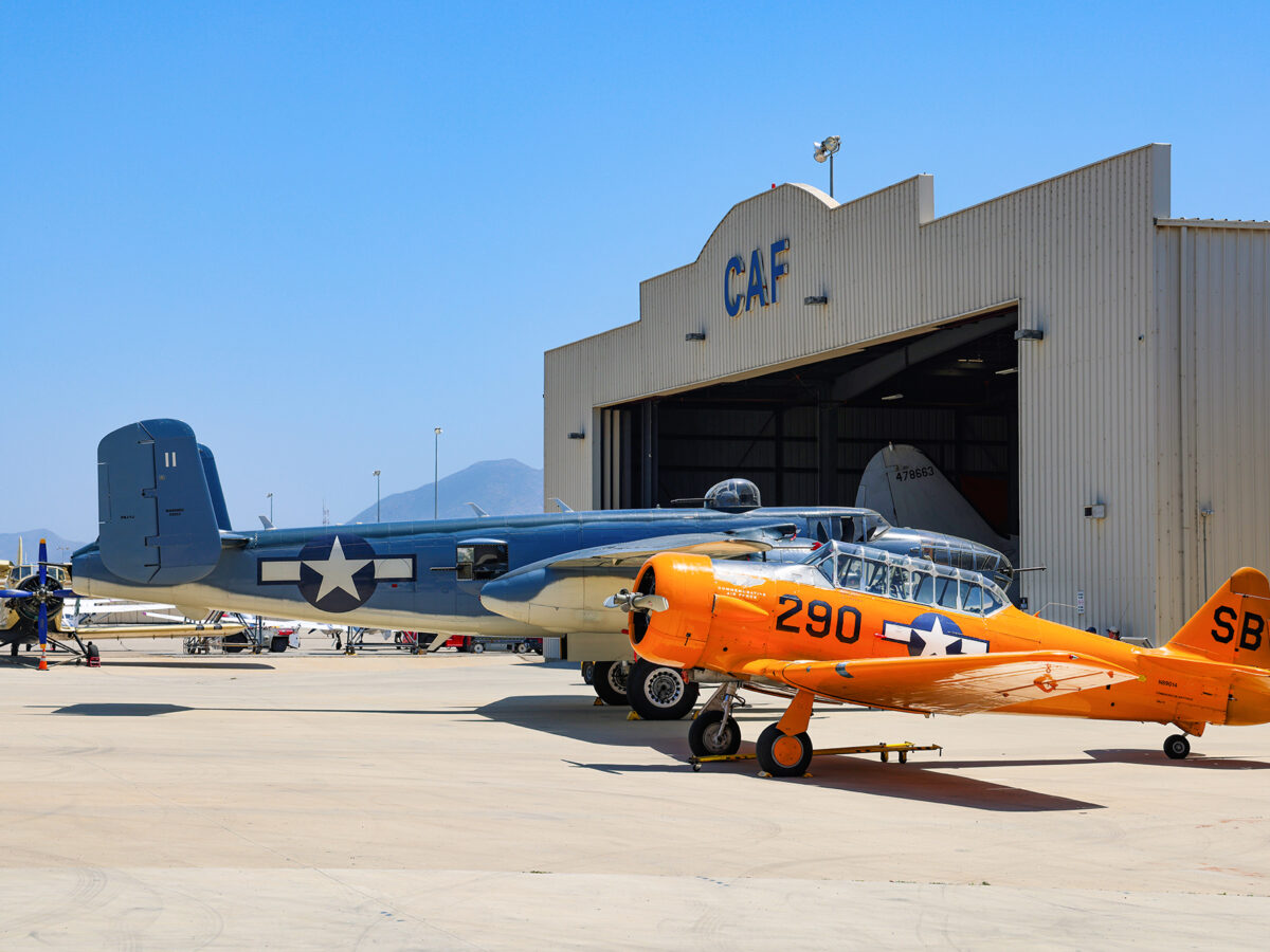 CAF SoCal｜飛行可能な歴史的戦闘機が並ぶカマリロ空港内の航空博物館